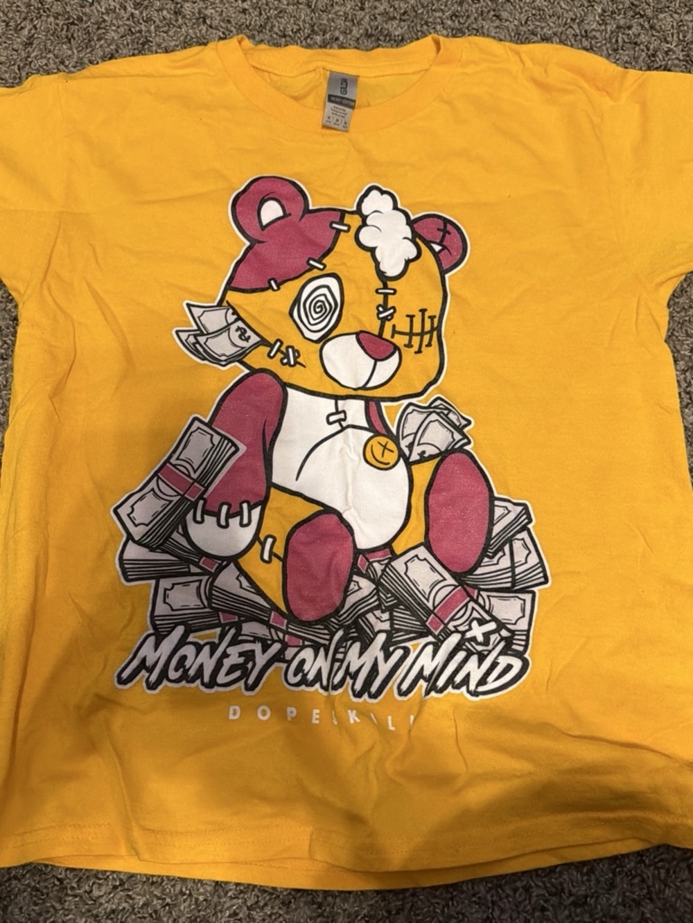 Gildan Graphic Short Sleeve Tee in Yellow Size Medium